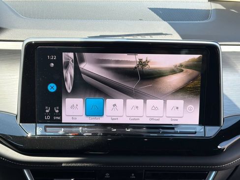 New 2026 Volkswagen Atlas Cross Sport SE AWD/4WD image 9