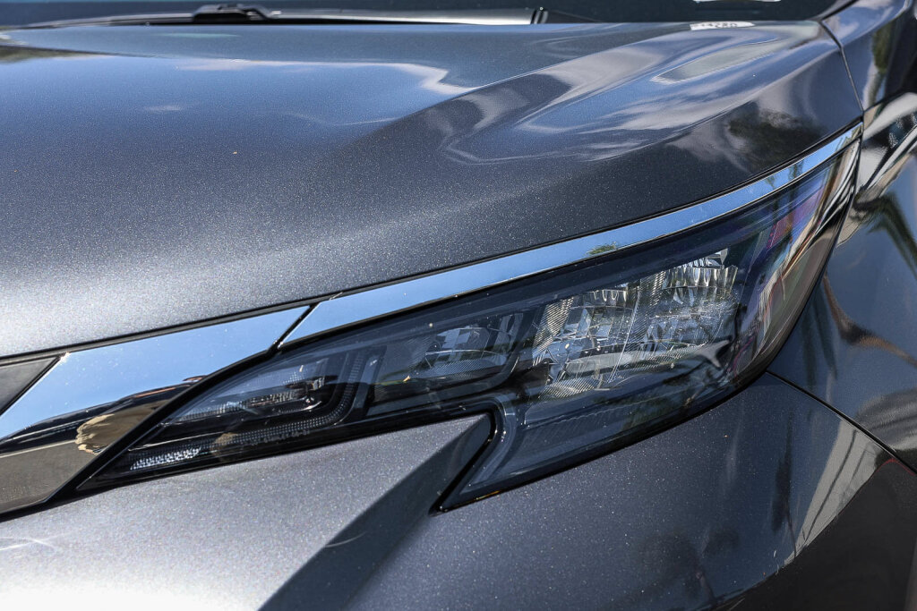 Certified 2025 Toyota Sienna LE FWD image 22