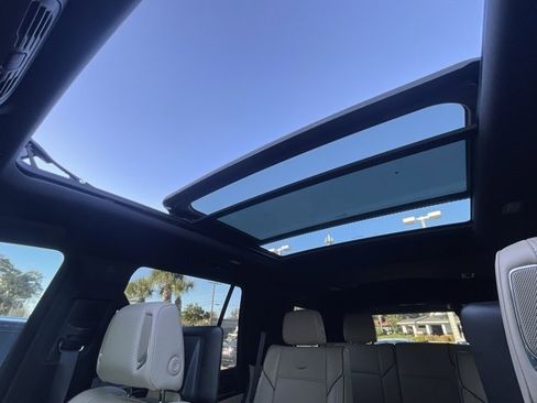 Used 2021 Cadillac Escalade Premium Luxury image 13