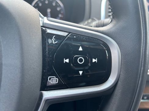 Certified 2022 Volvo XC90 T6 Momentum w/ Climate Package image 24