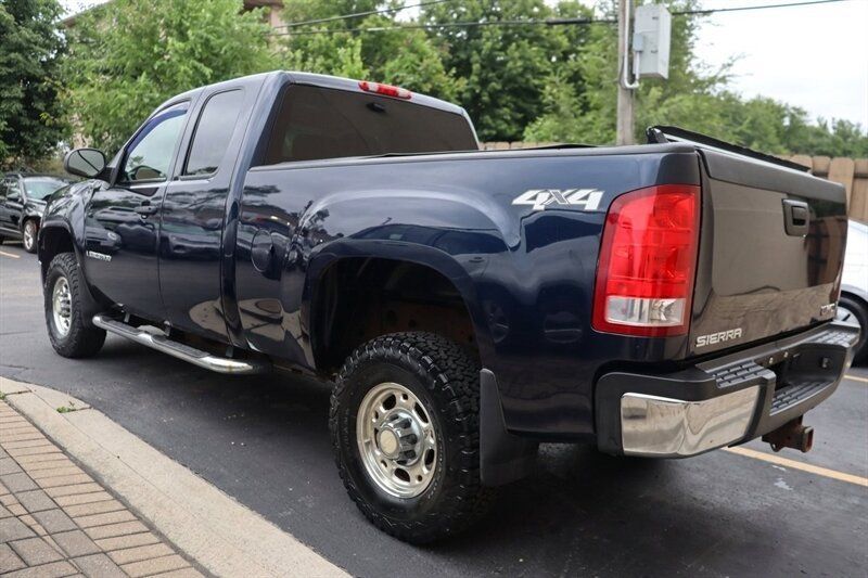 Used 2007 GMC Sierra 2500 W/T w/ Work Truck Preferred Package AWD/4WD image 4
