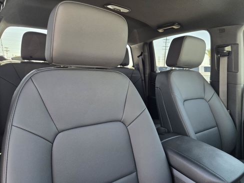 Used 2025 Chevrolet Colorado Trail Boss AWD/4WD image 31
