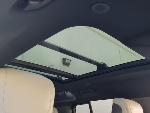 Used 2023 Land Rover Defender 110 SE image 20