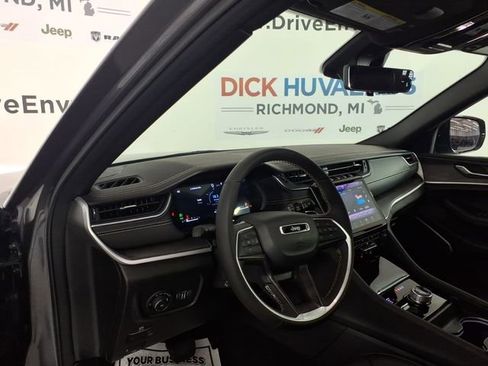 Used 2025 Jeep Grand Cherokee L Limited w/ Luxury Tech Group II image 14