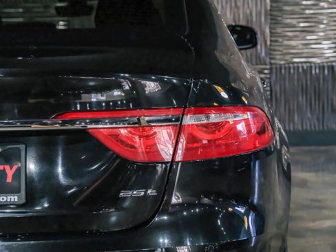 Used 2020 Jaguar XF Prestige image 45