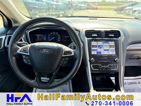 Used 2019 Ford Fusion SE FWD image 8