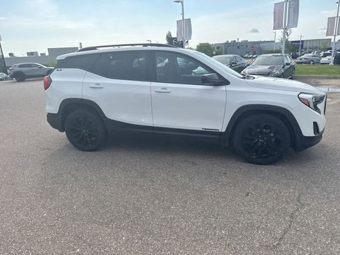 Used 2019 GMC Terrain SLE w/ Driver Convenience Package FWD image 4