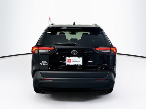 Used 2023 Toyota RAV4 XLE Premium FWD image 4