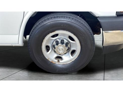 Used 2018 Chevrolet Express 3500 LT w/ LT Preferred Equipment Group RWD image 18