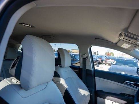 Used 2024 Kia Sportage EX image 12