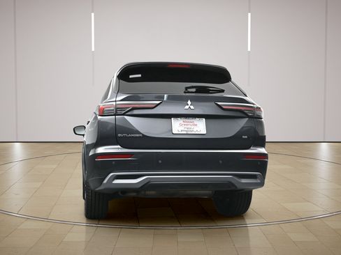 Used 2025 Mitsubishi Outlander SE AWD/4WD image 30