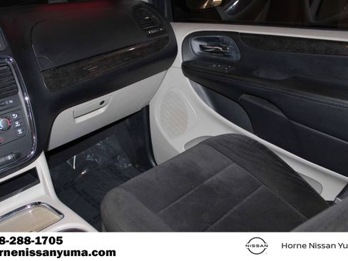 Used 2012 Dodge Grand Caravan SXT FWD image 12