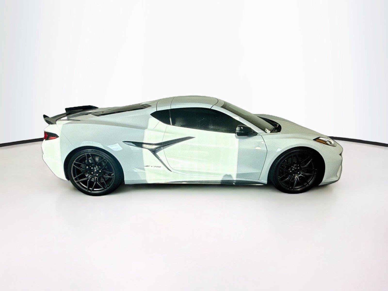 Used 2023 Chevrolet Corvette Z06 w/ Stealth Interior Trim Package RWD image 6