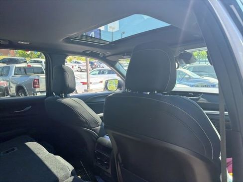 Used 2024 Jeep Grand Cherokee Laredo X image 19