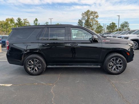 Used 2022 Chevrolet Tahoe Z71 w/ Luxury Package AWD/4WD image 9