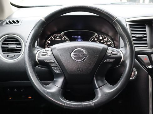 Used 2018 Nissan Pathfinder SL AWD/4WD image 15