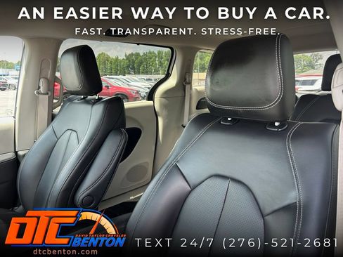 Used 2023 Chrysler Pacifica Touring-L AWD/4WD image 6