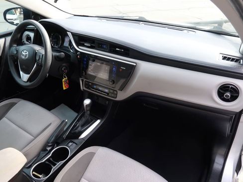 Used 2017 Toyota Corolla LE image 10