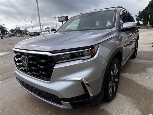 Used 2024 Honda Pilot Touring image 7