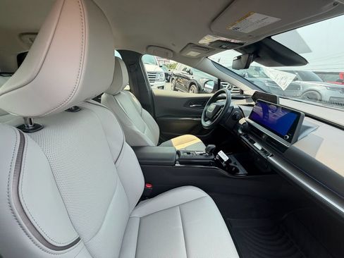 Used 2024 Toyota Prius XLE FWD image 18