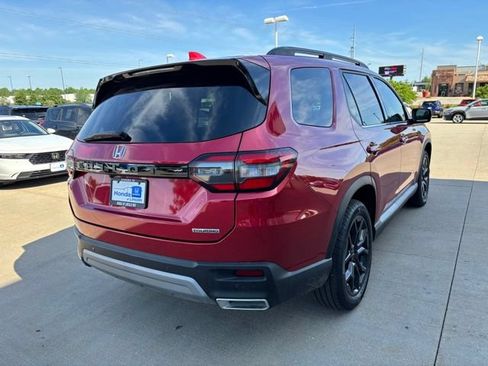 Certified 2025 Honda Pilot Touring image 5