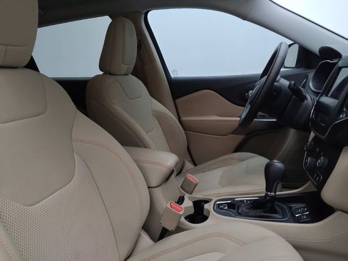 Used 2019 Jeep Cherokee Latitude w/ Popular Appearance Group FWD image 21