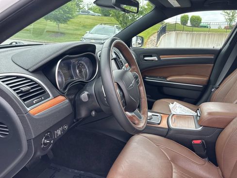 Used 2018 Chrysler 300 C w/ Safetytec Plus Group RWD image 17
