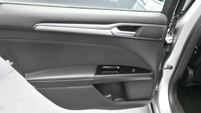 Used 2015 Ford Fusion SE FWD image 15