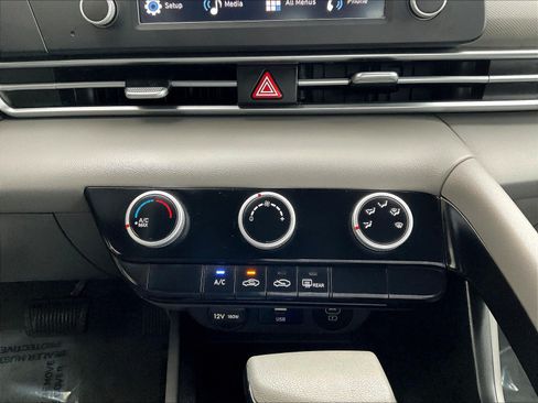 Certified 2024 Hyundai Elantra SE FWD image 15