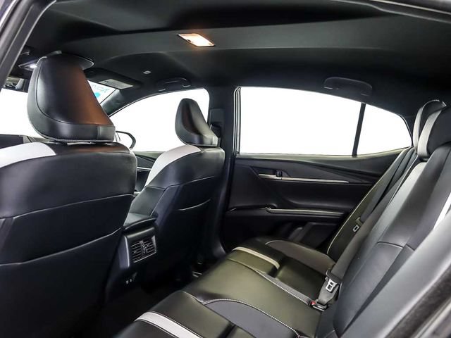 Used 2025 Toyota Camry SE FWD image 15