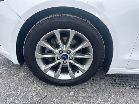 Used 2017 Ford Fusion SE w/ Fusion SE Technology Package image 13