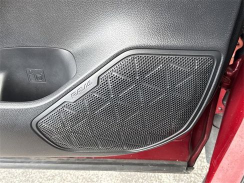 Used 2020 Toyota RAV4 Limited image 22