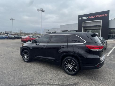 Used 2017 Toyota Highlander SE image 12