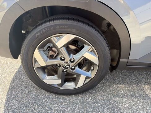 Used 2021 Hyundai Venue SEL w/ Cargo Package image 9