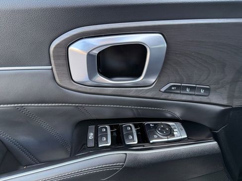 Certified 2025 Kia Sorento SX Prestige image 11