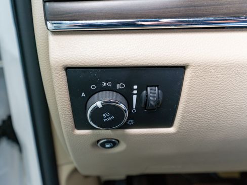 Used 2020 Jeep Grand Cherokee Overland image 29