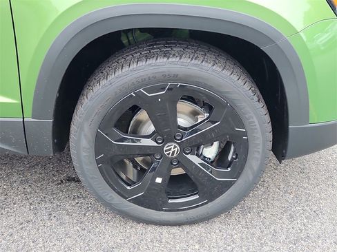 New 2025 Volkswagen Taos SE image 3