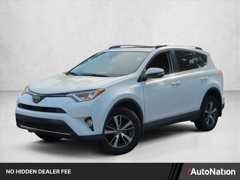 Used 2018 Toyota RAV4 XLE FWD image 1