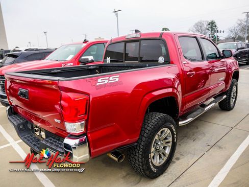 Used 2016 Toyota Tacoma SR5 image 3