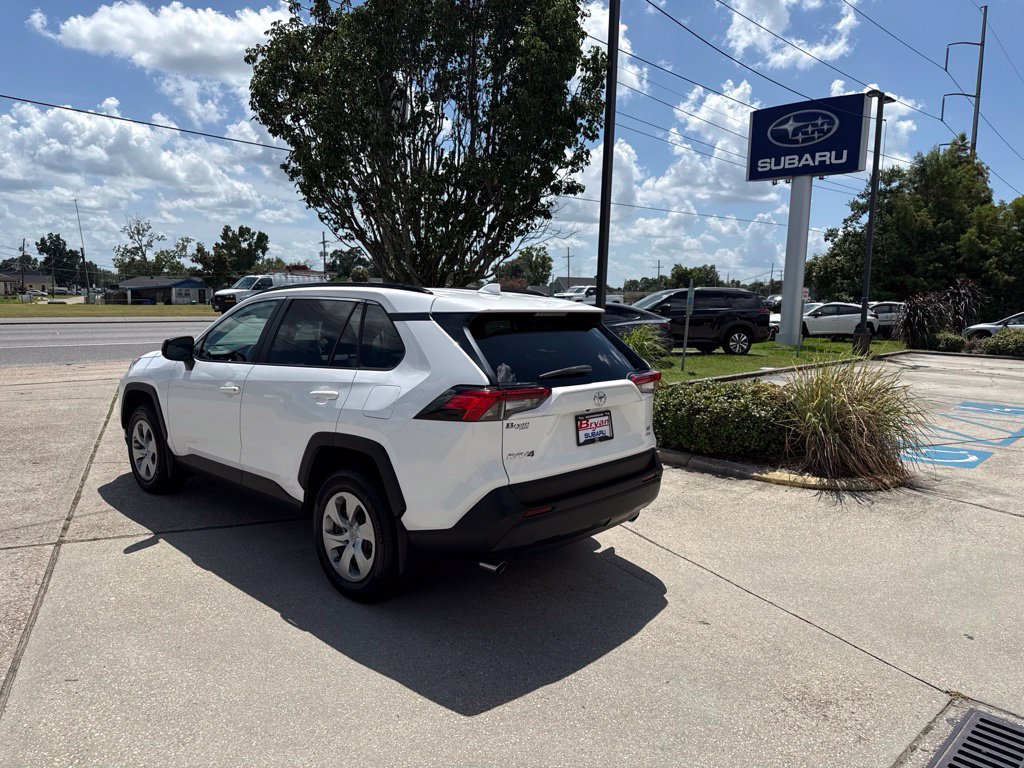 Used 2021 Toyota RAV4 LE AWD/4WD image 5