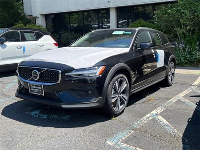 New 2026 Volvo V60 B5 Cross Country Plus w/ Protection Package Premier