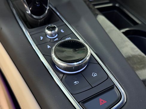 Used 2024 Cadillac Escalade ESV Premium Luxury AWD/4WD image 19