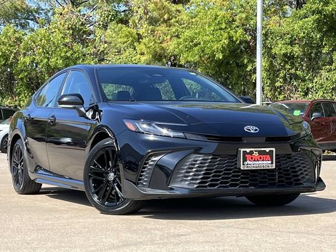 Used 2025 Toyota Camry SE FWD image 2