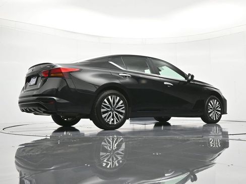 Used 2024 Nissan Altima 2.5 SV FWD image 39