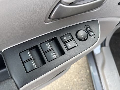 Used 2012 Honda Odyssey Touring Elite image 31