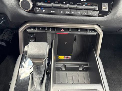 Used 2026 Toyota Tundra Limited AWD/4WD image 19
