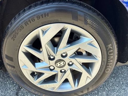 Used 2024 Hyundai Elantra SEL FWD image 12