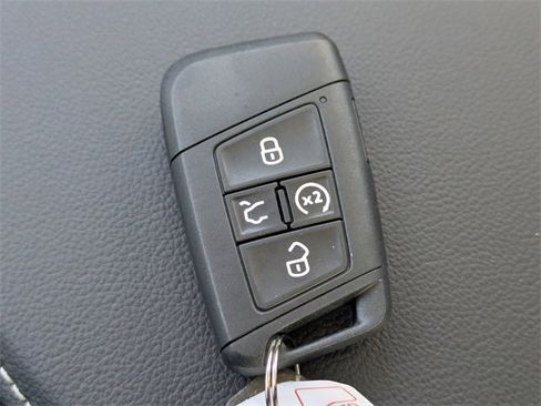 New 2026 Volkswagen Jetta SE image 34