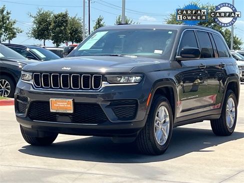 Certified 2025 Jeep Grand Cherokee Laredo X image 3