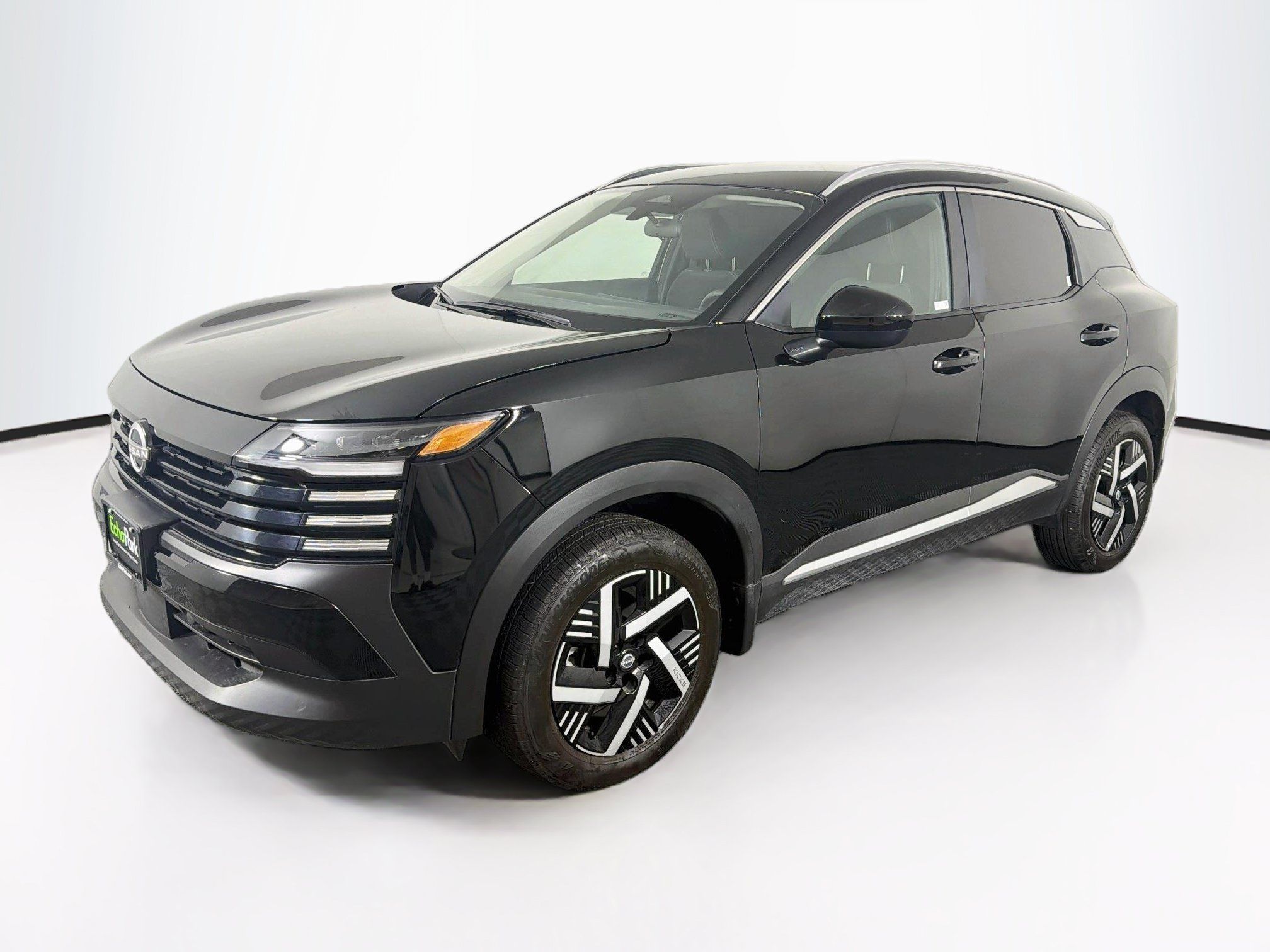 Used 2026 Nissan Kicks SV w/ Charging Package FWD image 3
